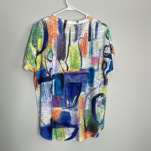 Jess & Jane Multi-Color Burnout Abstract Paint Print V-Neck round hem Tee- Large - Picture 2 of 9